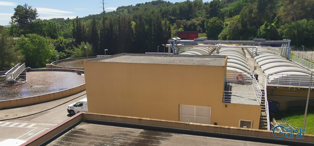 Réhabilitation de l'étanchéité sur une toiture industrielle pour SUEZ