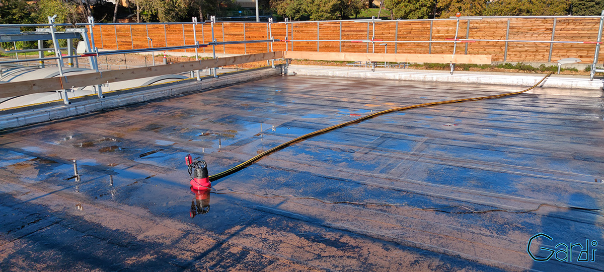 Réhabilitation de l'étanchéité sur une toiture industrielle pour SUEZ